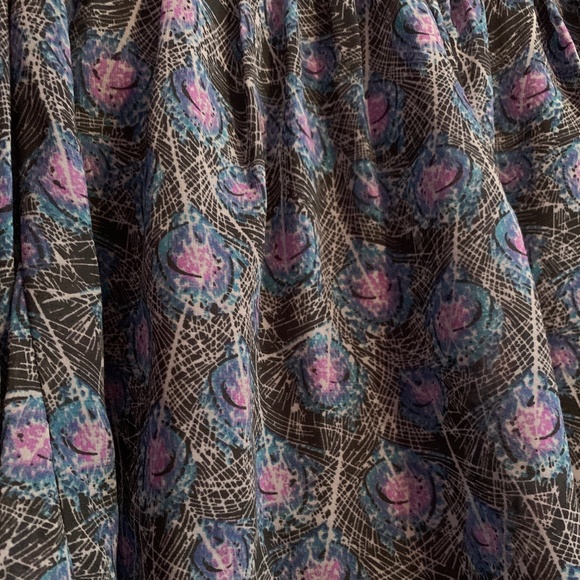 High-Low Peacock Patterned Skirt - Picture 3 of 4